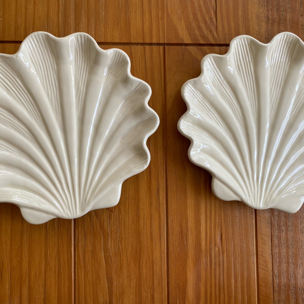 Vintage 9in Ceramic Scalloped Shell Dish Plates Serving Plates / Decor Set of 2